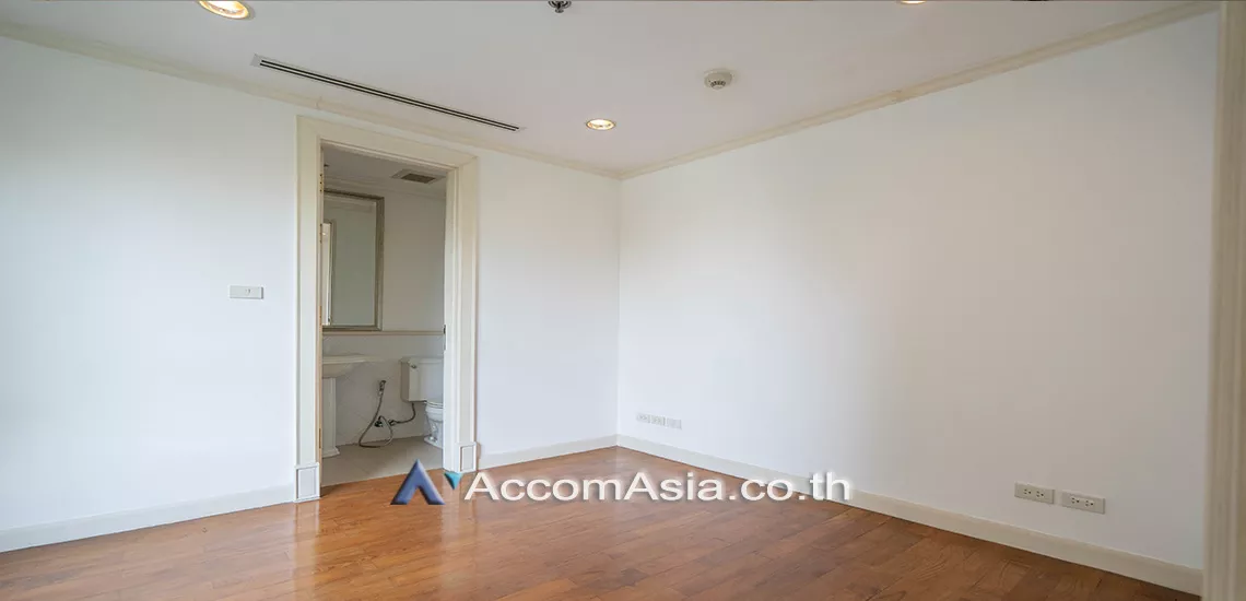 unitPet friendly |  3 Bedrooms  Apartment For Rent & Sale in Sathorn, Bangkok  near MRT Lumphini (18848)