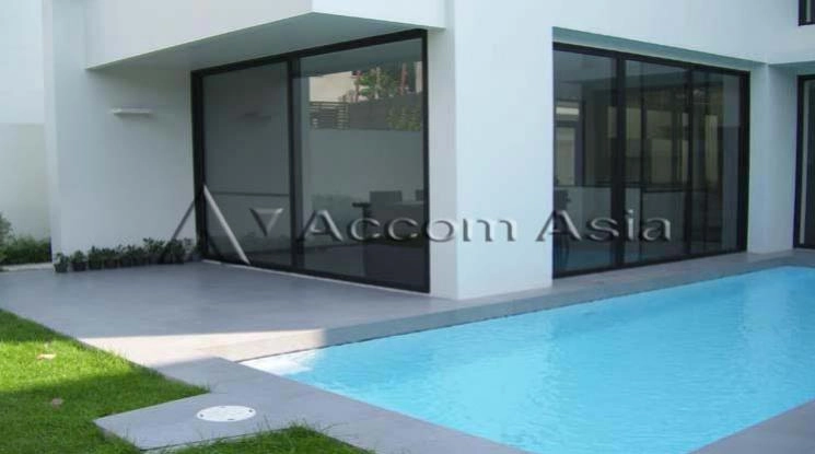 Private Swimming Pool |  4 Bedrooms  House For Rent in Sukhumvit, Bangkok  near BTS Thong Lo (108901)