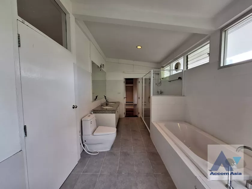 21  4 br House for rent and sale in Sukhumvit ,Bangkok BTS Ekkamai 10003301