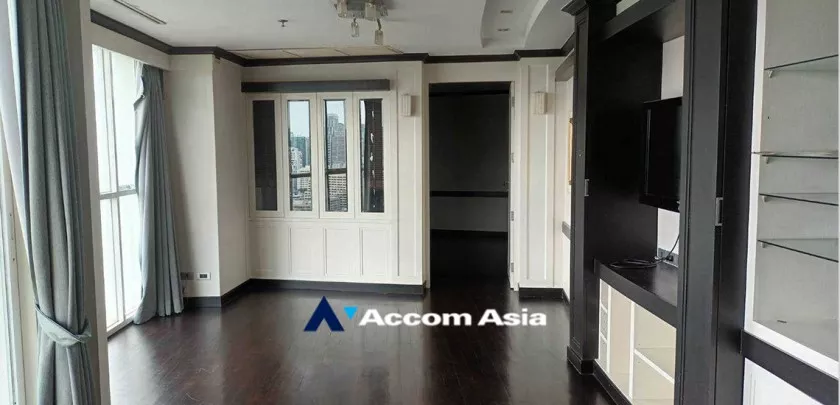  1 Bedroom  Condominium For Sale in Ploenchit, Bangkok  near BTS Chitlom (28933)