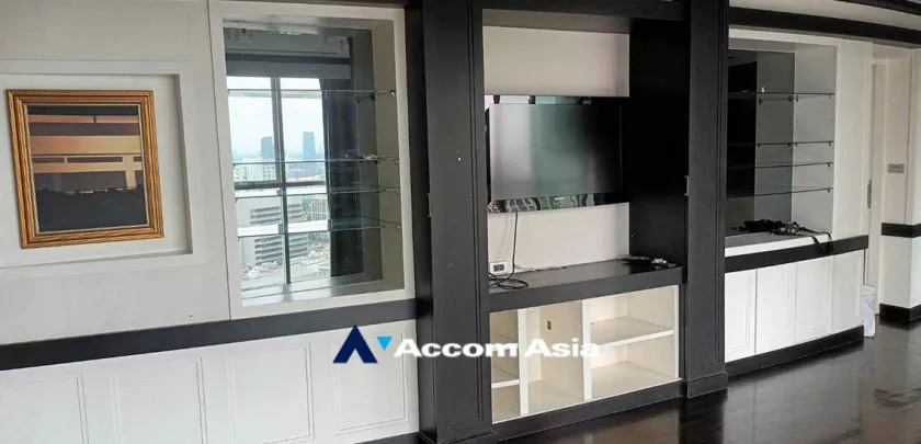unit 1 Bedroom  Condominium For Sale in Ploenchit, Bangkok  near BTS Chitlom (28933)