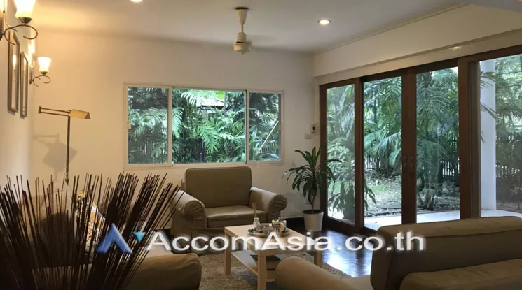  4 Bedrooms  House For Rent in Ratchadapisek, Bangkok  (50046)