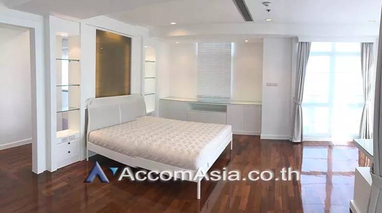 unit 4 Bedrooms  Condominium For Rent in Ploenchit, Bangkok  near BTS Chitlom (29006)