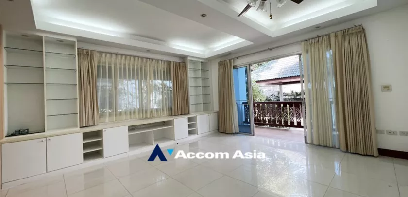  House in Compound House  4 Bedroom for Rent BTS Phrom Phong in Sukhumvit Bangkok