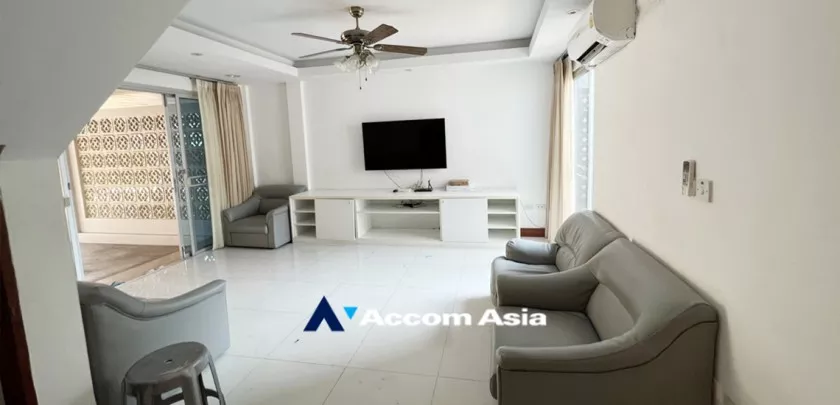unit 4 Bedrooms  House For Rent in Sukhumvit, Bangkok  near BTS Phrom Phong (59011)