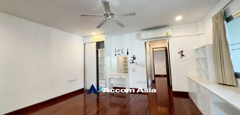 unit 4 Bedrooms  House For Rent in Sukhumvit, Bangkok  near BTS Phrom Phong (59011)