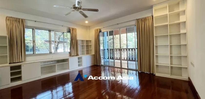  4 Bedrooms  House For Rent in Sukhumvit, Bangkok  near BTS Phrom Phong (59011)
