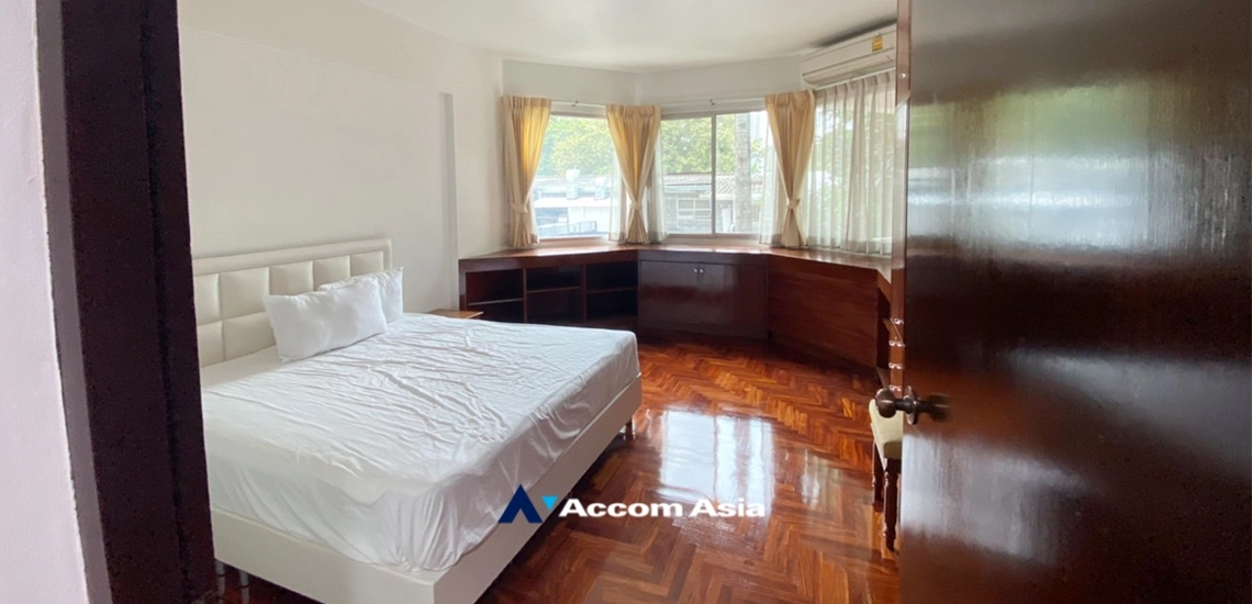 16  3 br Apartment For Rent in Sukhumvit ,Bangkok BTS Phrom Phong at The comfortable low rise residence 29040