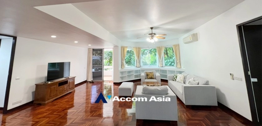 Pet friendly |  The comfortable low rise residence Apartment  3 Bedroom for Rent BTS Phrom Phong in Sukhumvit Bangkok