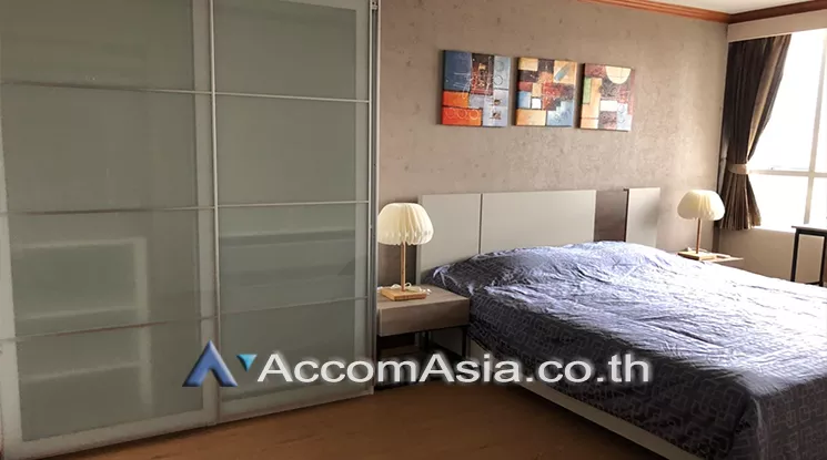  2 Bedrooms  Condominium For Rent in Ploenchit, Bangkok  near BTS Chitlom (29047)