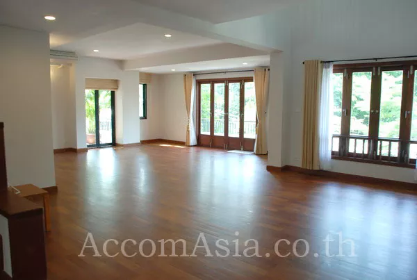 Duplex Condo, Pet friendly |  Peaceful Living in CBD Apartment  3 Bedroom for Rent BTS Nana in Sukhumvit Bangkok