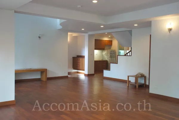 unitDuplex Condo, Pet friendly |  3 Bedrooms  Apartment For Rent in Sukhumvit, Bangkok  near BTS Nana (19064)