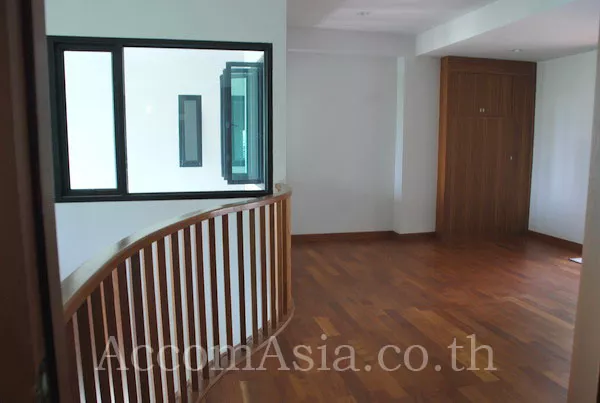 unitDuplex Condo, Pet friendly |  3 Bedrooms  Apartment For Rent in Sukhumvit, Bangkok  near BTS Nana (19064)