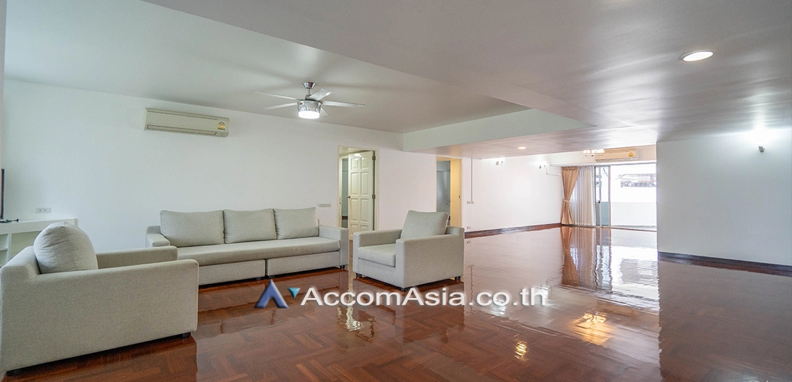 Pet friendly |  The comfortable low rise residence Apartment  3 Bedroom for Rent BTS Phrom Phong in Sukhumvit Bangkok