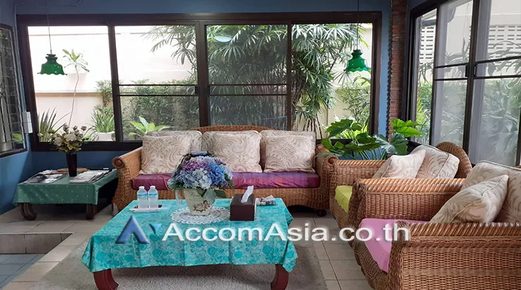 unit 4 Bedrooms  House For Rent & Sale in Phaholyothin, Bangkok  near BTS Ari (99198)