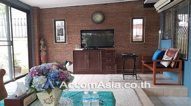 unit 4 Bedrooms  House For Rent & Sale in Phaholyothin, Bangkok  near BTS Ari (99198)