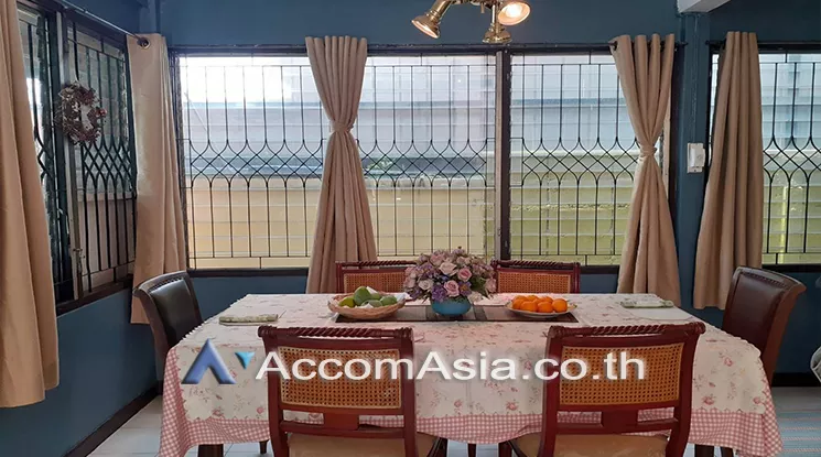 unit 4 Bedrooms  House For Rent & Sale in Phaholyothin, Bangkok  near BTS Ari (99198)