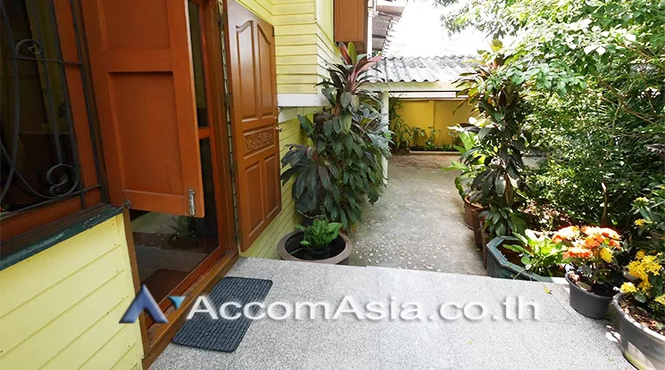 14  4 br House For Rent in Phaholyothin ,Bangkok BTS Ari 99199