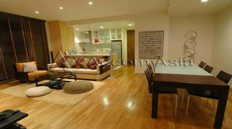 unitPet friendly |  3 Bedrooms  Condominium For Rent in Silom, Bangkok  near BTS Sala Daeng - MRT Silom (29375)
