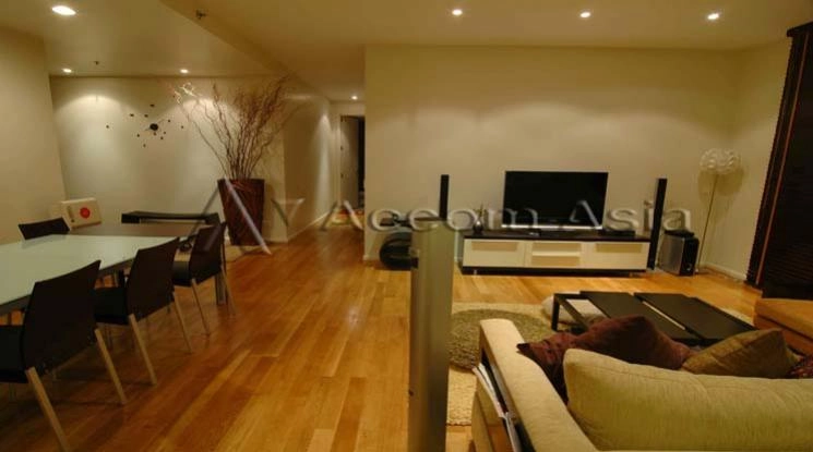 unitPet friendly |  3 Bedrooms  Condominium For Rent in Silom, Bangkok  near BTS Sala Daeng - MRT Silom (29375)