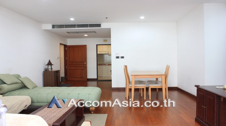 Pet friendly |  2 Bedrooms  Condominium For Rent in Ploenchit, Bangkok  near BTS Chitlom (29523)