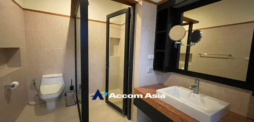 12  3 br Apartment For Rent in Phaholyothin ,Bangkok BTS Ari at Low-rise Apartment 750m. walk to BTS 119526
