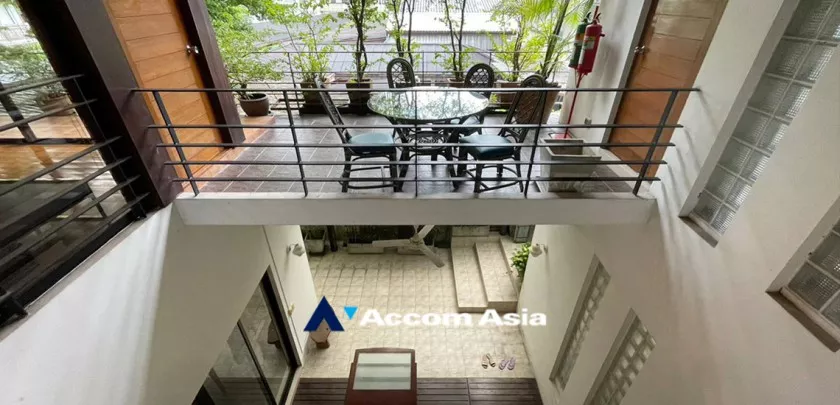  3 Bedrooms  Apartment For Rent in Phaholyothin, Bangkok  near BTS Ari (119526)