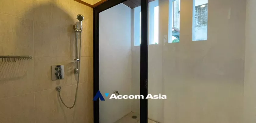 16  3 br Apartment For Rent in Phaholyothin ,Bangkok BTS Ari at Low-rise Apartment 750m. walk to BTS 119526