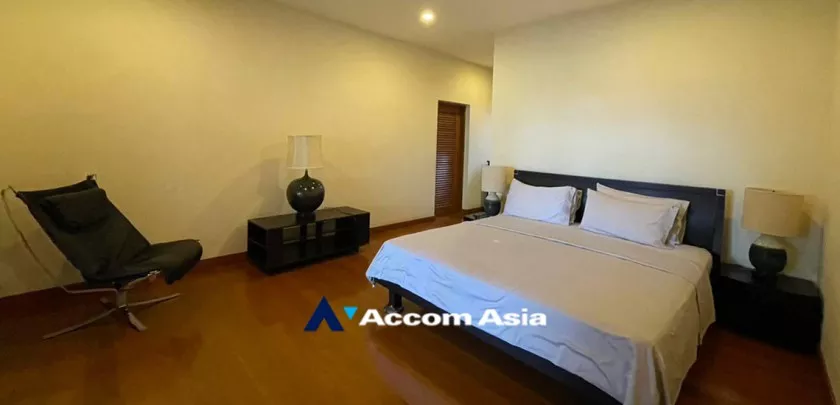 11  3 br Apartment For Rent in Phaholyothin ,Bangkok BTS Ari at Low-rise Apartment 750m. walk to BTS 119526