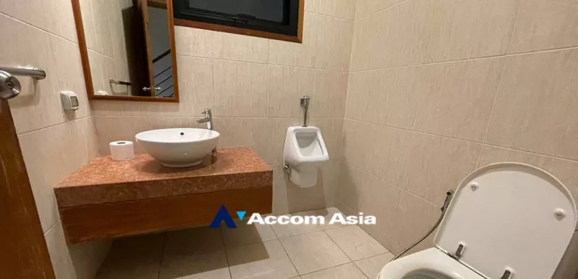 15  3 br Apartment For Rent in Phaholyothin ,Bangkok BTS Ari at Low-rise Apartment 750m. walk to BTS 119526