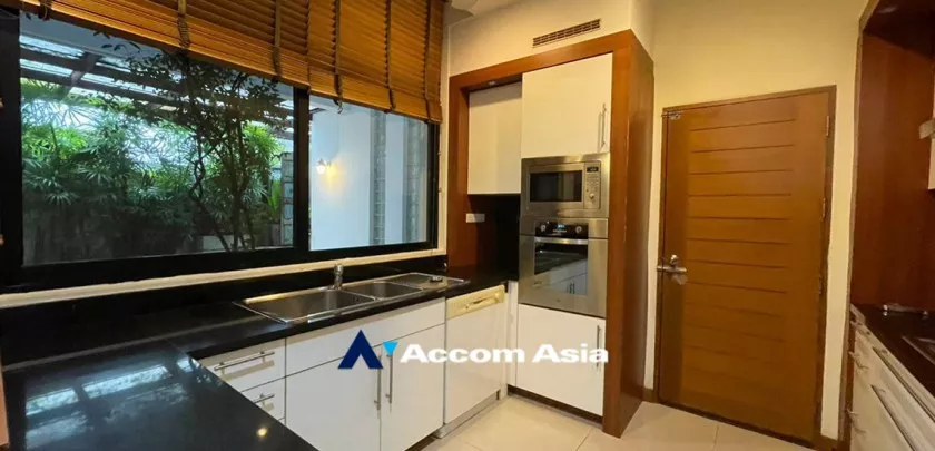 7  3 br Apartment For Rent in Phaholyothin ,Bangkok BTS Ari at Low-rise Apartment 750m. walk to BTS 119526
