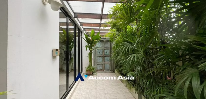 20  3 br Apartment For Rent in Phaholyothin ,Bangkok BTS Ari at Low-rise Apartment 750m. walk to BTS 119526
