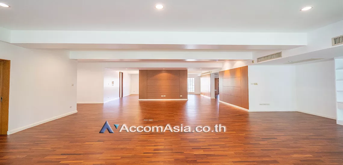Pet friendly |  Cozy Ploenchit Apartment Apartment  4 Bedroom for Rent BTS Ploenchit in Ploenchit Bangkok