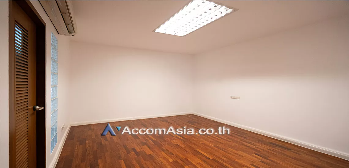 13  4 br Apartment For Rent in Ploenchit ,Bangkok BTS Ploenchit at Cozy Ploenchit Apartment 1006104