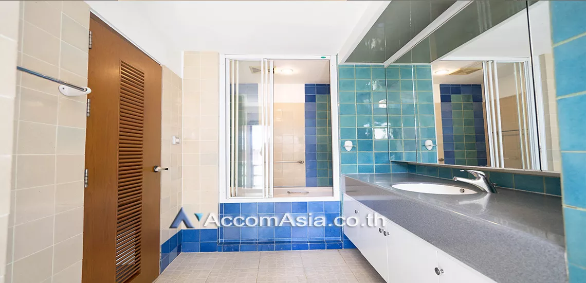 15  4 br Apartment For Rent in Ploenchit ,Bangkok BTS Ploenchit at Cozy Ploenchit Apartment 1006104