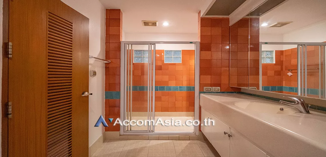 16  4 br Apartment For Rent in Ploenchit ,Bangkok BTS Ploenchit at Cozy Ploenchit Apartment 1006104