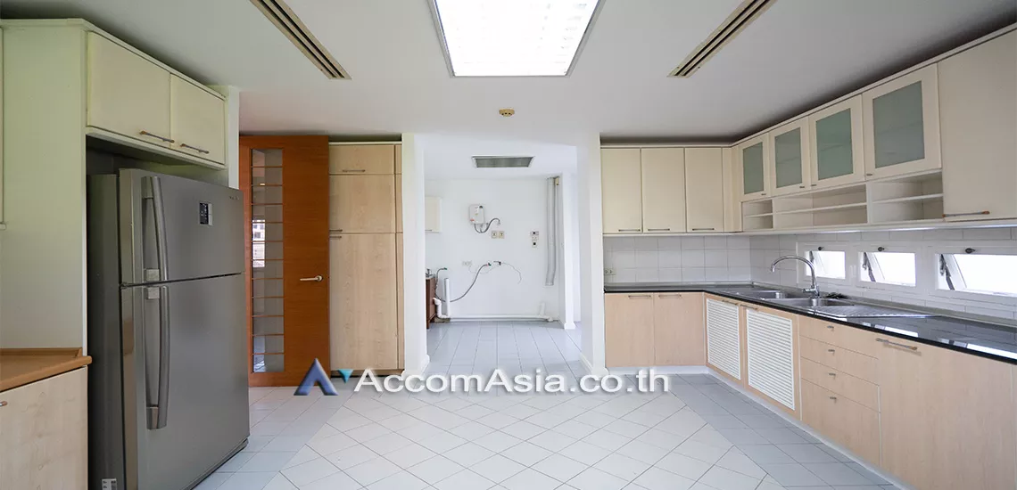 5  4 br Apartment For Rent in Ploenchit ,Bangkok BTS Ploenchit at Cozy Ploenchit Apartment 1006104