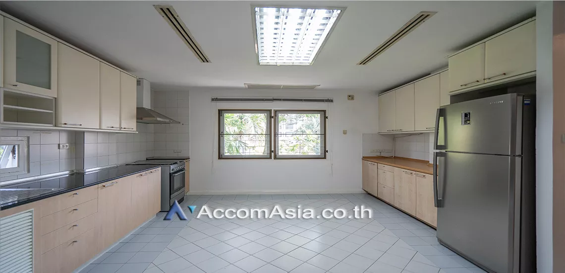 6  4 br Apartment For Rent in Ploenchit ,Bangkok BTS Ploenchit at Cozy Ploenchit Apartment 1006104