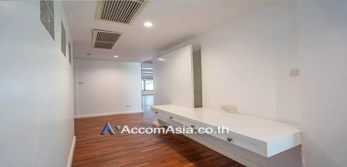 7  4 br Apartment For Rent in Ploenchit ,Bangkok BTS Ploenchit at Cozy Ploenchit Apartment 1006104