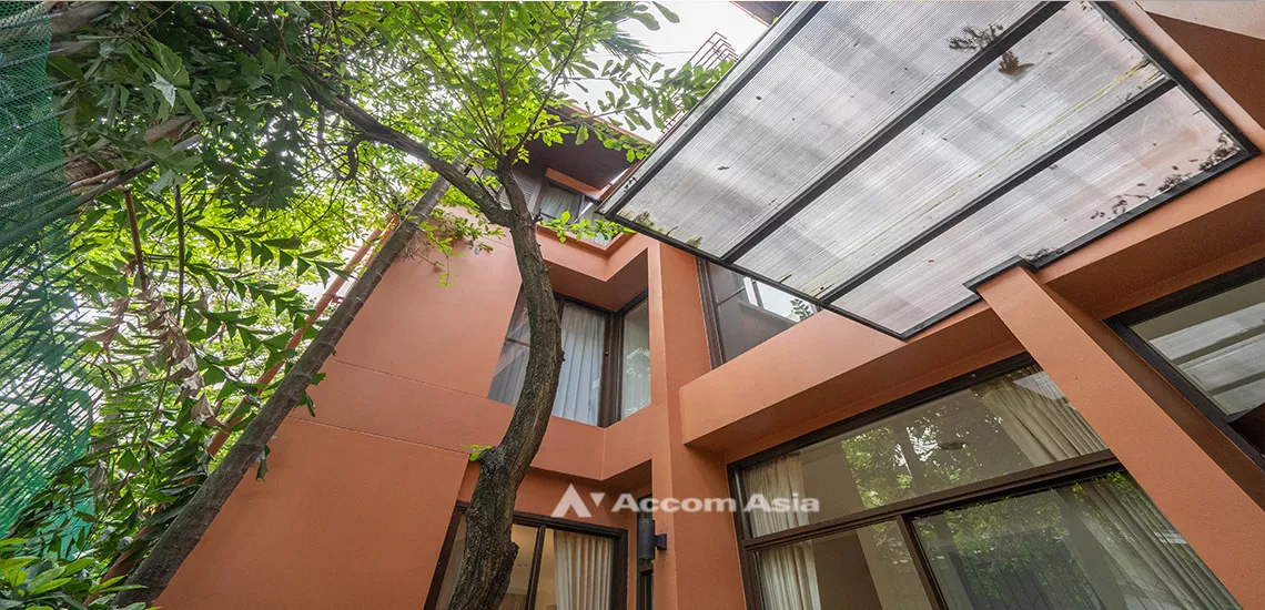 unit 3 Bedrooms  House For Rent & Sale in Sukhumvit, Bangkok  near BTS Phrom Phong (59532)