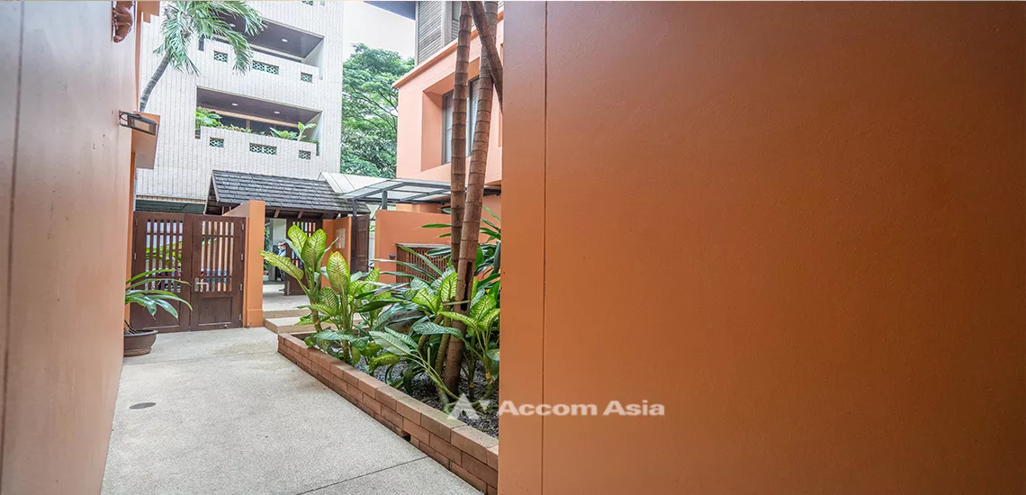 5  3 br House for rent and sale in Sukhumvit ,Bangkok BTS Phrom Phong at House in Compound 59532
