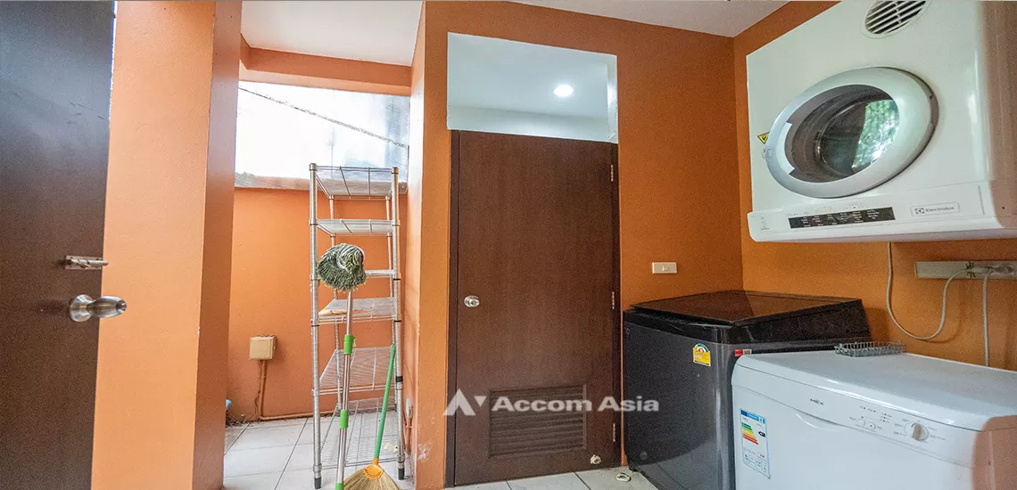 22  3 br House For Rent in Sukhumvit ,Bangkok BTS Phrom Phong at House in Compound 59532