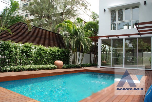 unit 4 Bedrooms  House For Rent in Sukhumvit, Bangkok  near BTS Thong Lo (59545)