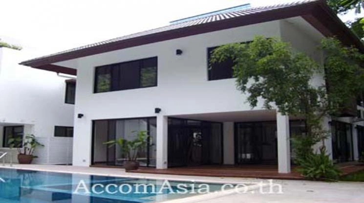 unit 4 Bedrooms  House For Rent & Sale in Sukhumvit, Bangkok  near BTS Thong Lo (69552)