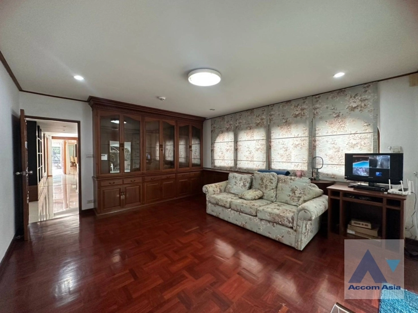 12  5 br House for rent and sale in Sukhumvit ,Bangkok BTS Ekkamai 10003601