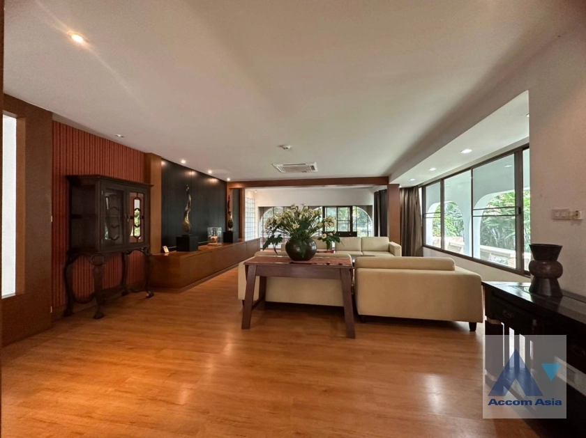 5  5 br House for rent and sale in Sukhumvit ,Bangkok BTS Ekkamai 10003601