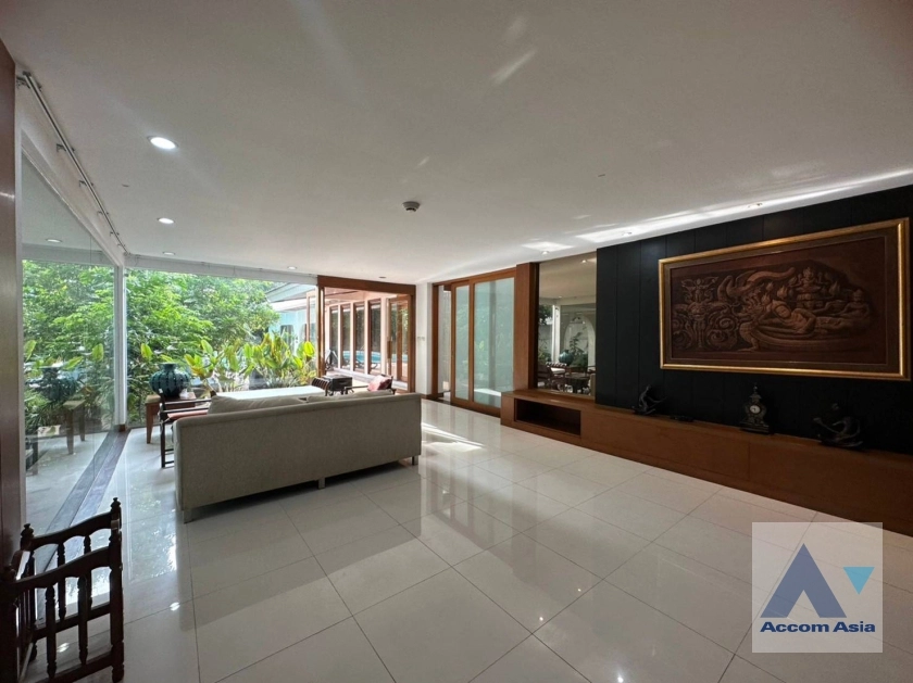 6  5 br House for rent and sale in Sukhumvit ,Bangkok BTS Ekkamai 10003601