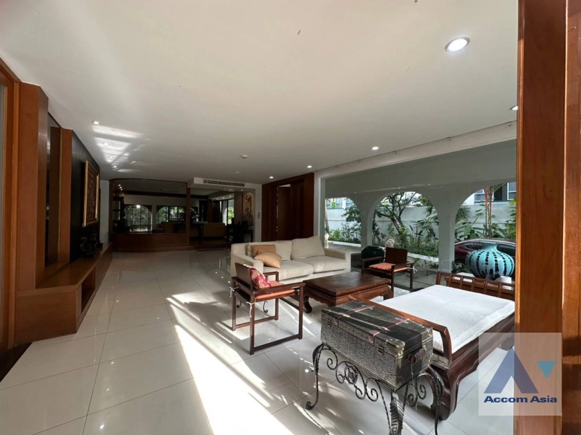 4  5 br House for rent and sale in Sukhumvit ,Bangkok BTS Ekkamai 10003601