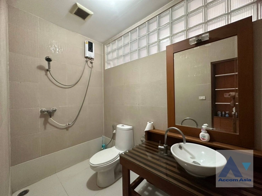 33  5 br House for rent and sale in Sukhumvit ,Bangkok BTS Ekkamai 10003601