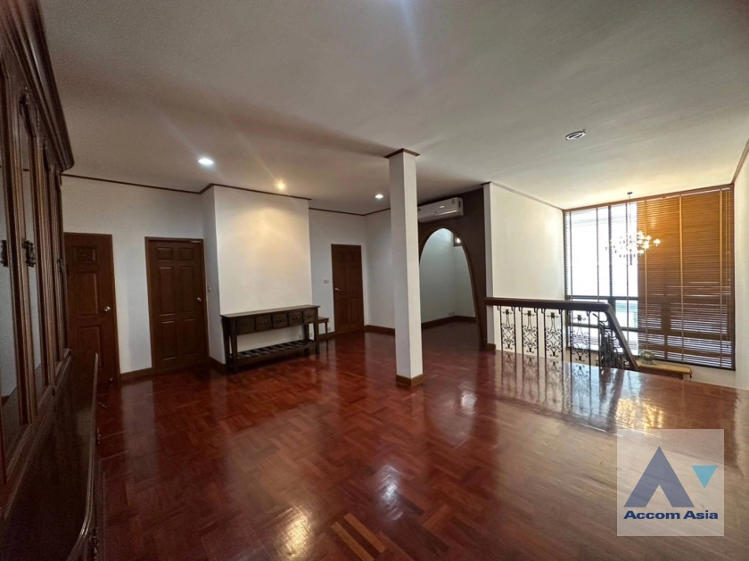 14  5 br House for rent and sale in Sukhumvit ,Bangkok BTS Ekkamai 10003601